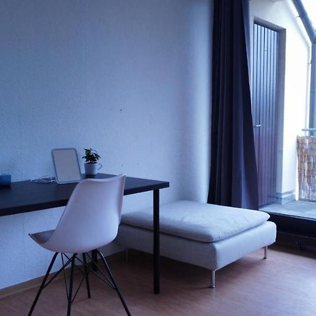 Budget Suite Mit Balkon - Privatzimmer In Wohnung - Netflix & Minibar Inklusive Кобленц Екстериор снимка