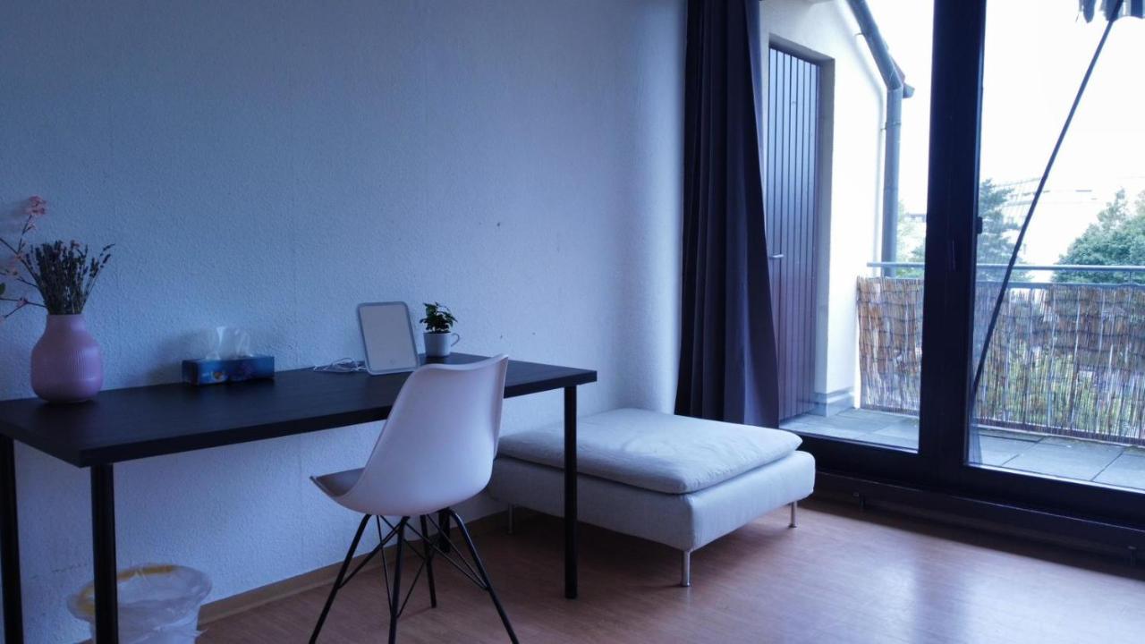 Budget Suite Mit Balkon - Privatzimmer In Wohnung - Netflix & Minibar Inklusive Кобленц Екстериор снимка