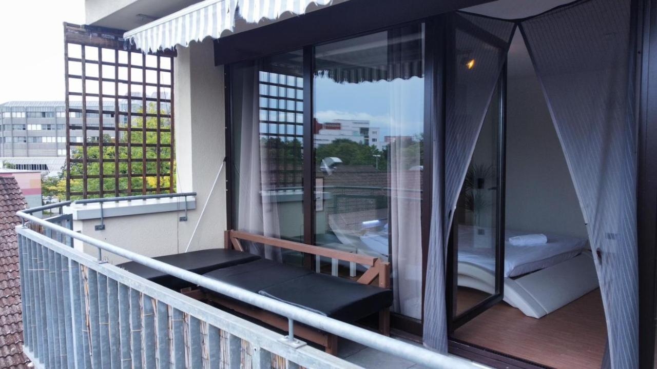 Budget Suite Mit Balkon - Privatzimmer In Wohnung - Netflix & Minibar Inklusive Кобленц Екстериор снимка